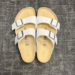 Brand New without box Birkenstock Arizona soft bed sandal in white